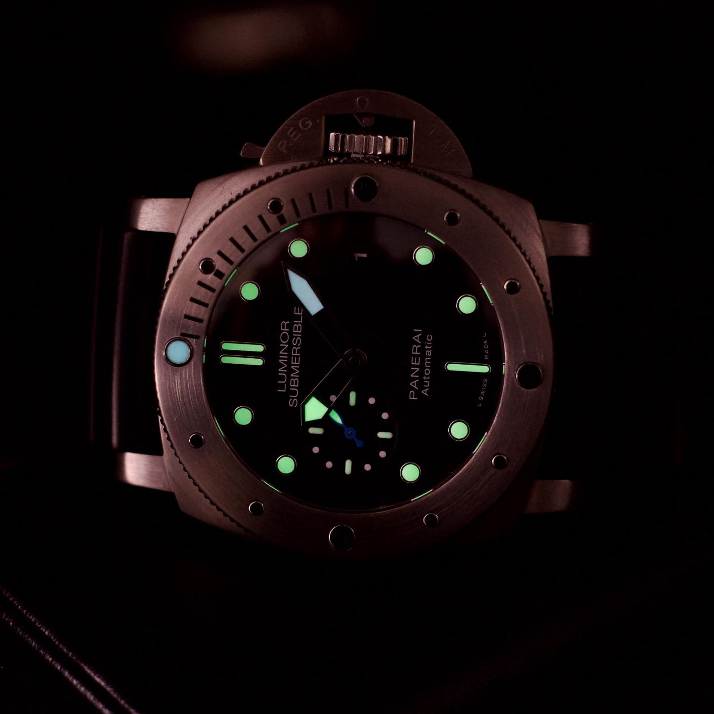 Panerai PAM01305 Luminor Submersible Titanium Black Dial lumens