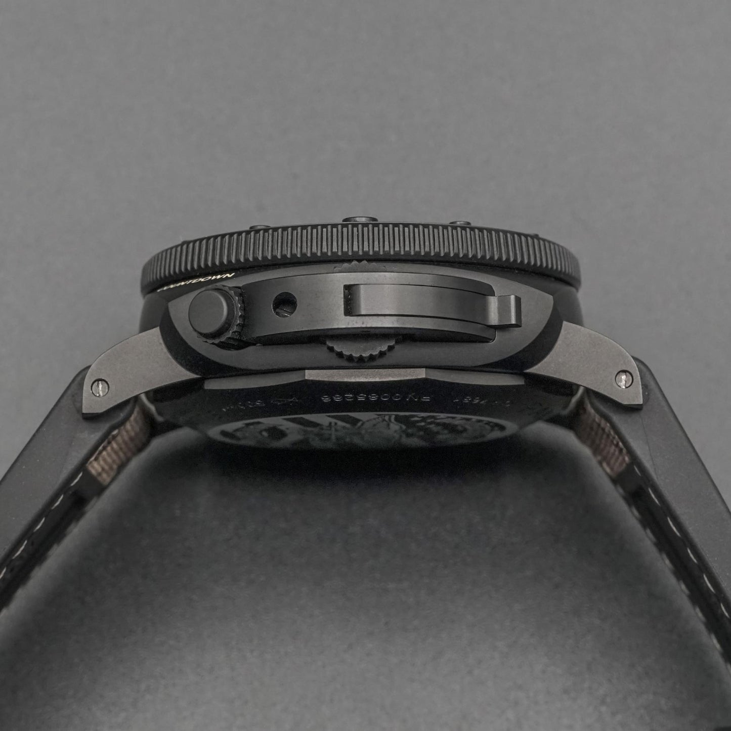 PAM01521 Submersible Chrono Navy SEALs Titanio